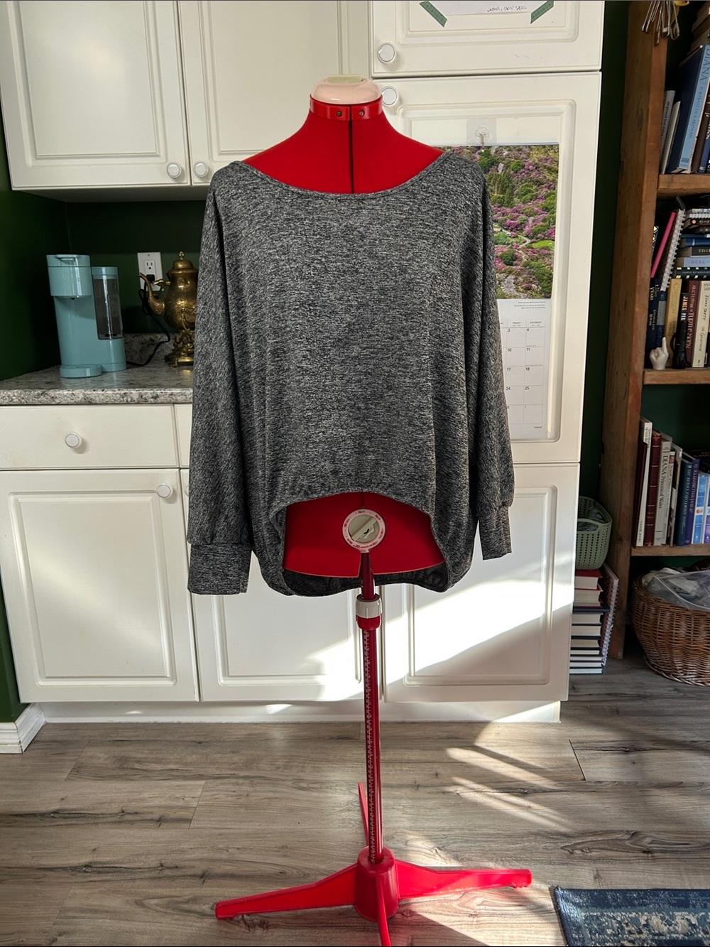 Women's Gray Lightweight Scoop-Neck Pullover Top